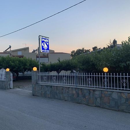 Leventis Apartments Roviés Eksteriør bilde
