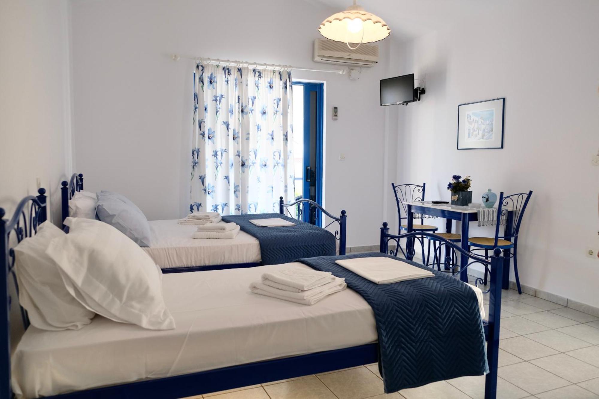Leventis Apartments Roviés Eksteriør bilde