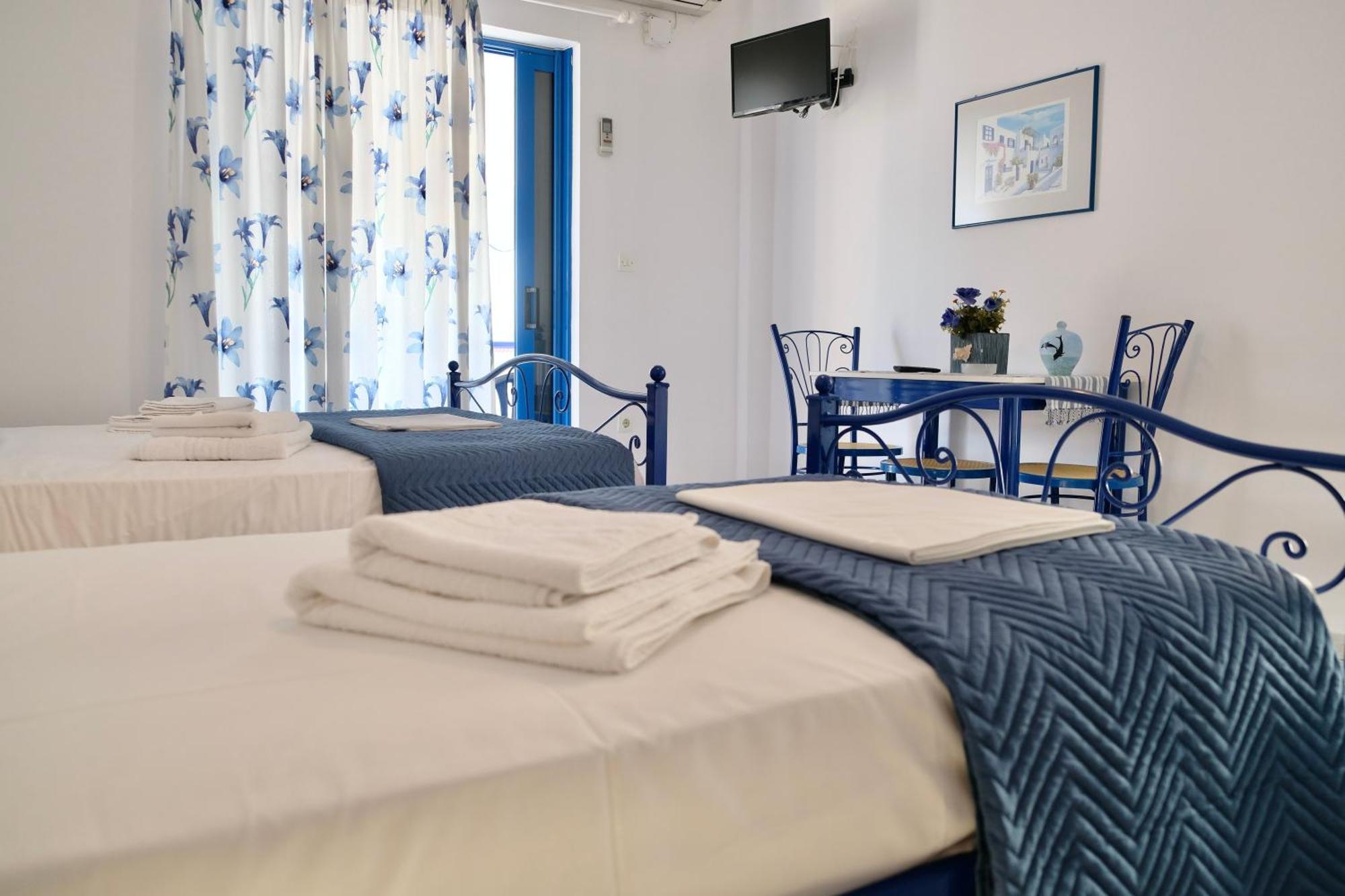 Leventis Apartments Roviés Eksteriør bilde