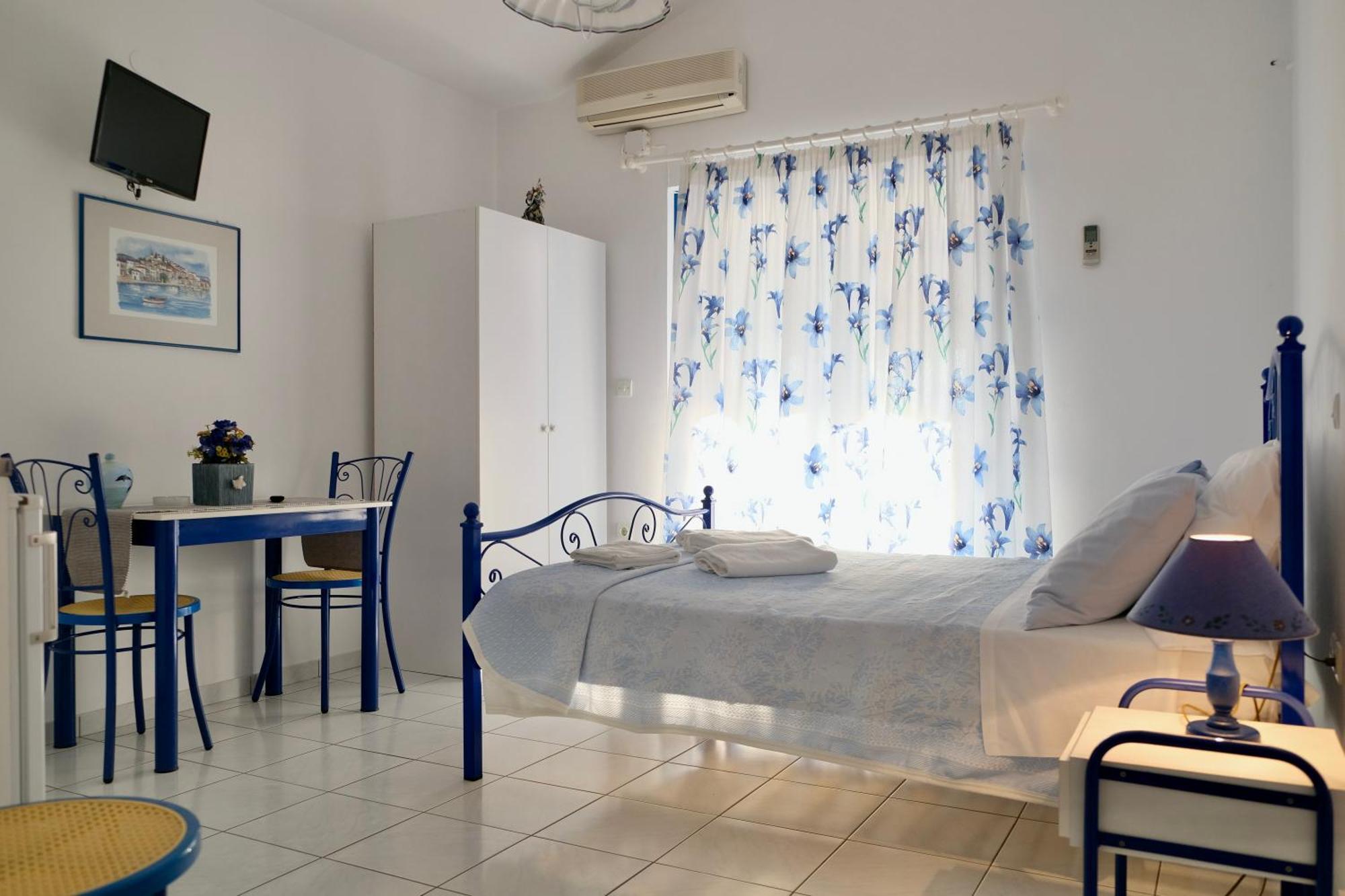 Leventis Apartments Roviés Eksteriør bilde