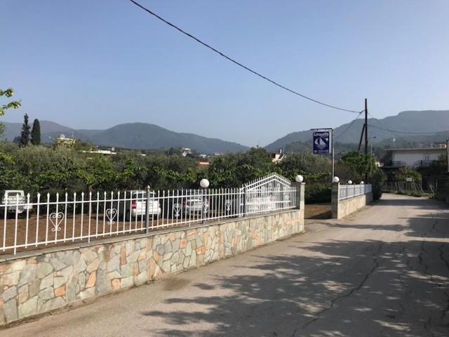 Leventis Apartments Roviés Eksteriør bilde