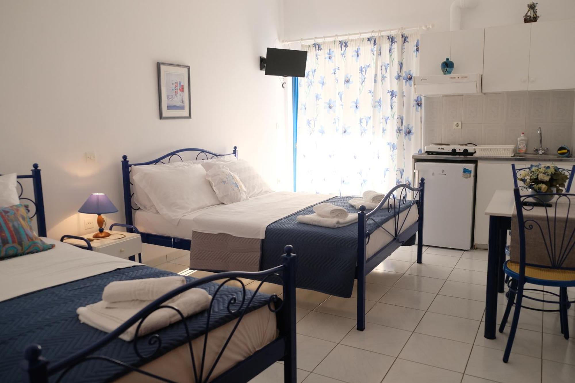 Leventis Apartments Roviés Eksteriør bilde