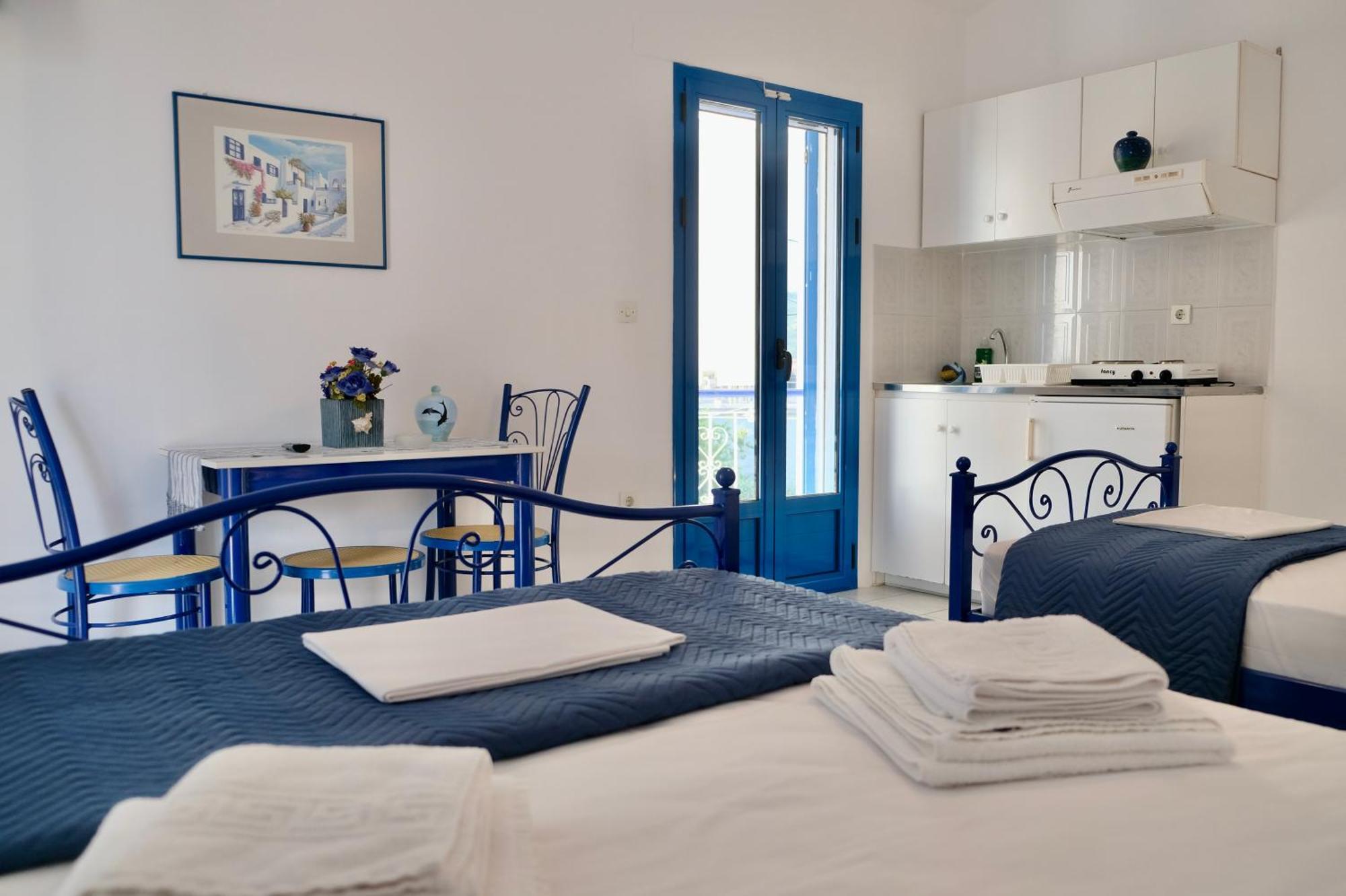 Leventis Apartments Roviés Eksteriør bilde
