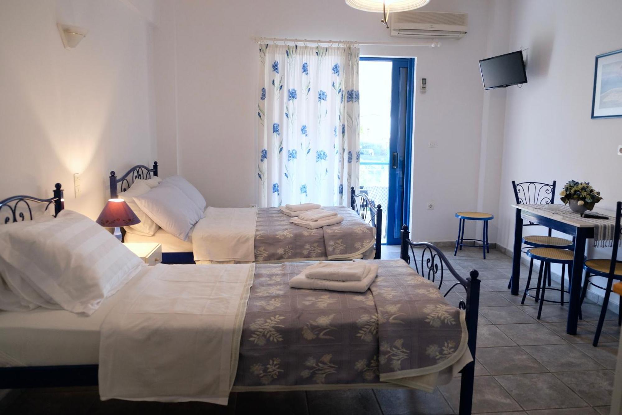 Leventis Apartments Roviés Eksteriør bilde