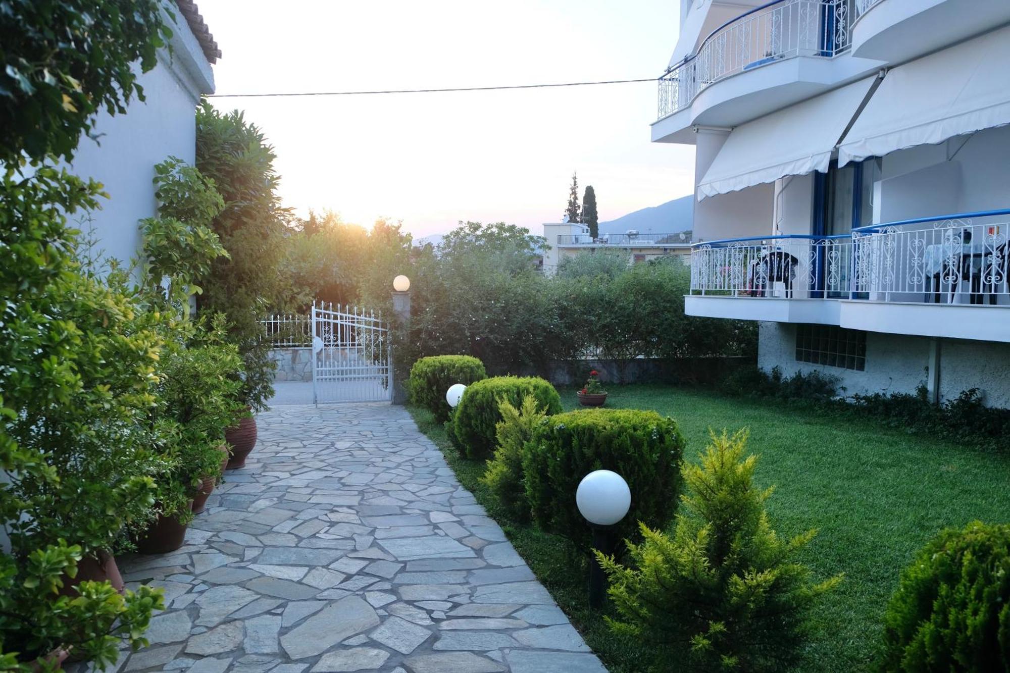 Leventis Apartments Roviés Eksteriør bilde