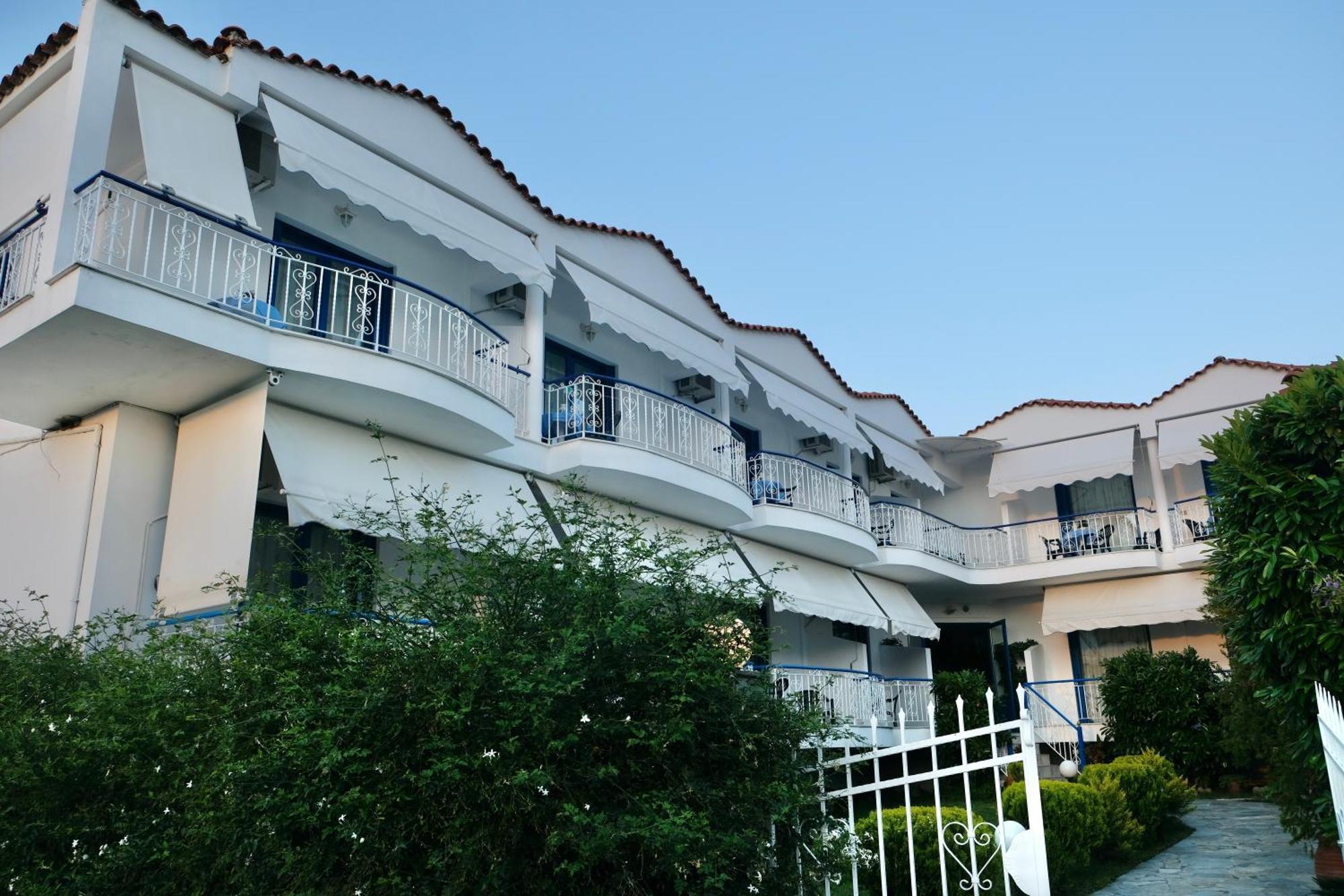 Leventis Apartments Roviés Eksteriør bilde